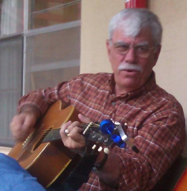 lynnjustastrummin
